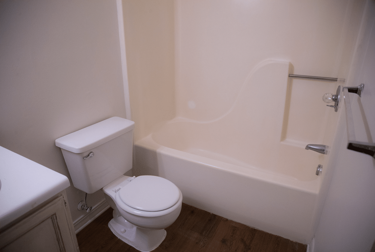19303 Scenic Hwy 98 - Hall Bathroom